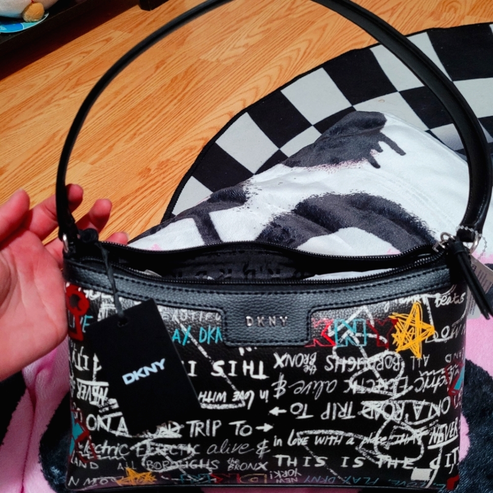 DKNY EW CARLITA PURSE BAG (NEW WITH TAGS)